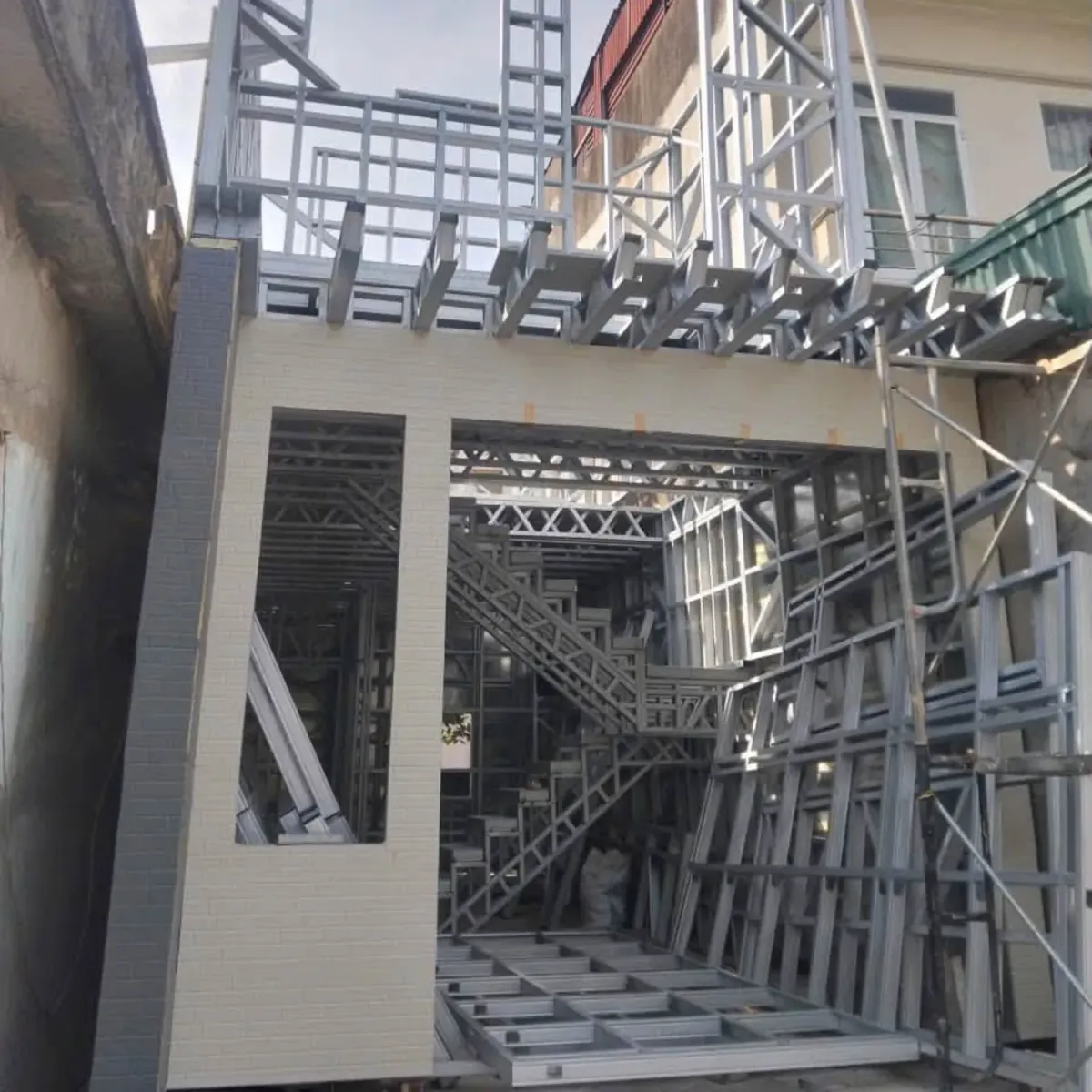 Thi công khung thép nhà lắp ghép Phổ Yên