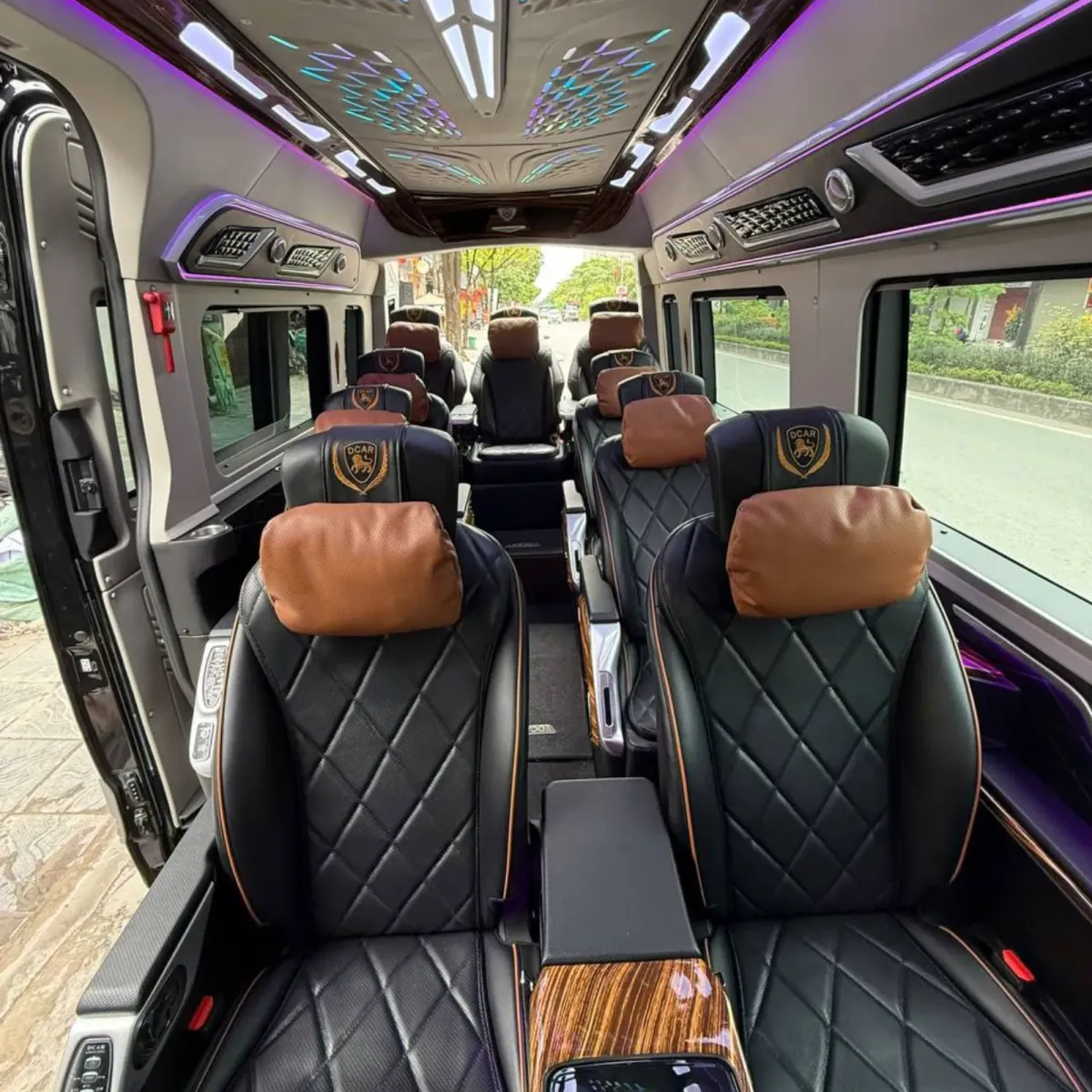 Nội thất limousine 9 chỗ Thái Nguyên Nội thất limousine 9 chỗ Thái Nguyên